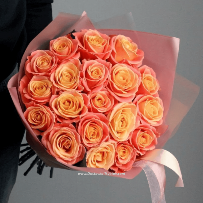 Цветы 19 розовых роз "Мисс Пигги"