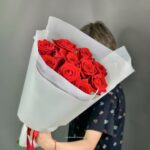 11 красных роз "Алые Паруса"
