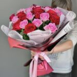 Двухцветный букет из 25 роз "Конфети"