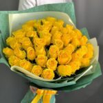Букет из 51 жёлтой розы "Субмарина"