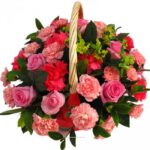 Гвоздики и розы в корзине "Джульетта"