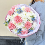 #15 Пышный букет с незабудками и розовыми диантусами